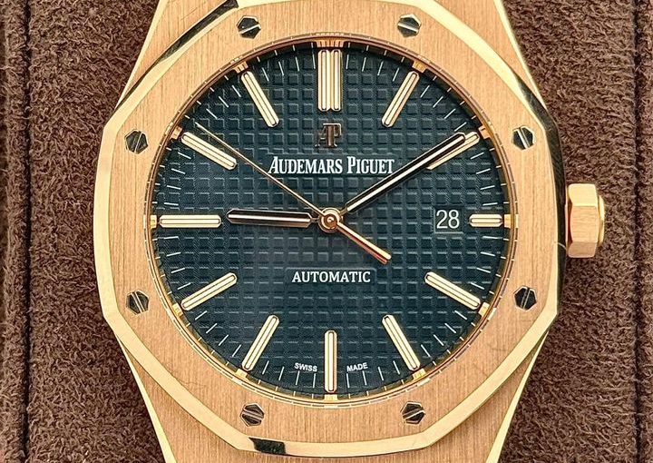 Replica Audemars Piguet Royal Oak 15400 Rose Gold Blue Dial Watch Review